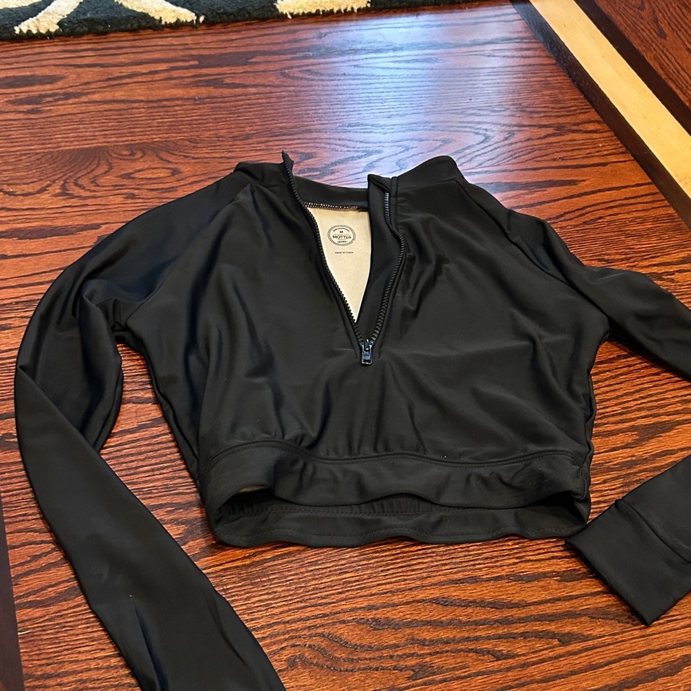 Mott50 Black Long Sleeve Crop Top